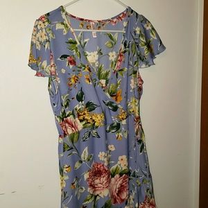 Med floral swoop  dress xhileration